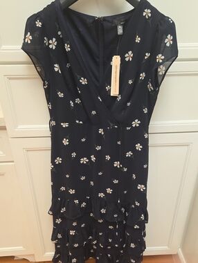 Aqua Women's Navy Floral Wrap Midi Dress with White Daisy Print NWT (L)